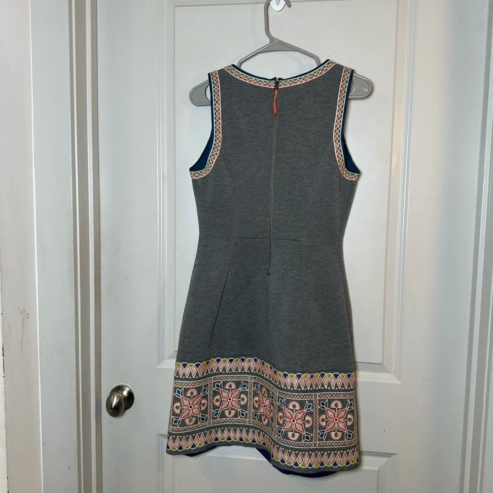 Anthropologie Maeve Floral Embroidered Neoprene Sleeveless Shift Grey Dress, 8